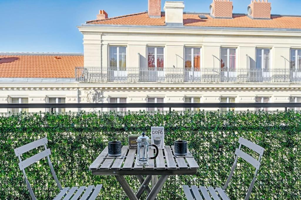 Le Loft Des Papes - 2 Terrasses - Vue Panoramique Sur La Ville - Ac Clim Avinhão Exterior foto